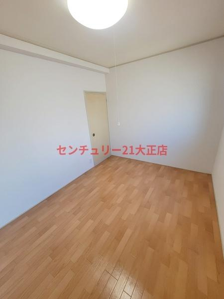 山田マンションの洋室