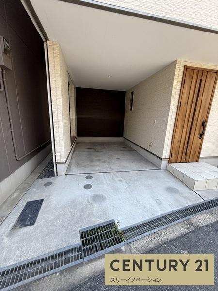 西九条4丁目中古戸建の駐車場
