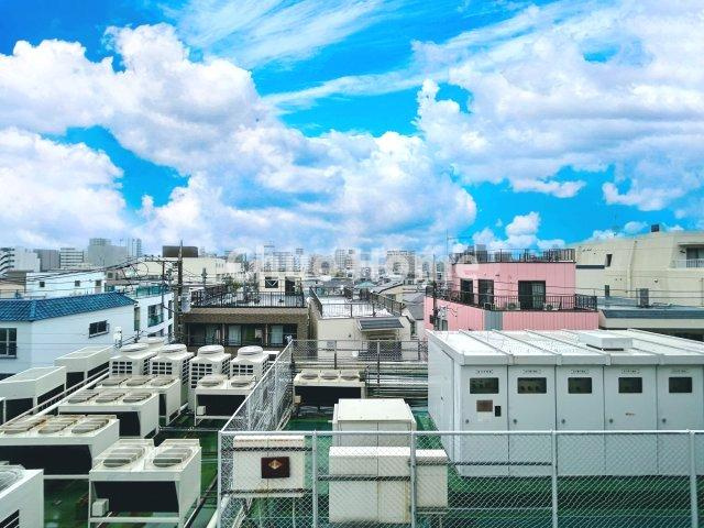 亀戸センタープラザの展望|手を伸ばせば、ふれることが出来そうな環境が、そのままインテリアになったような印象です。その豊かな眺望にふさわしい空間には、通風・採光にも優れ、心地よい光と風があふれています