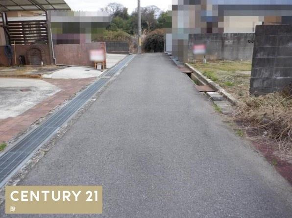 貴志川町尼寺　中古戸建の前面道路含む現地写真