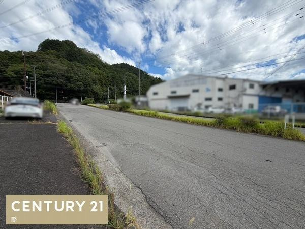 海南市七山　土地の前面道路含む現地写真