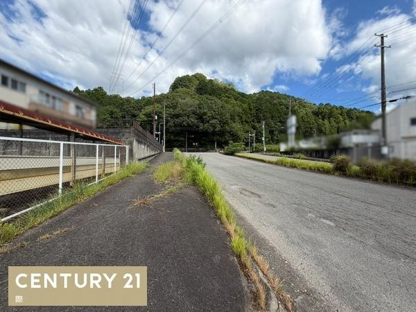 海南市七山　土地の前面道路含む現地写真