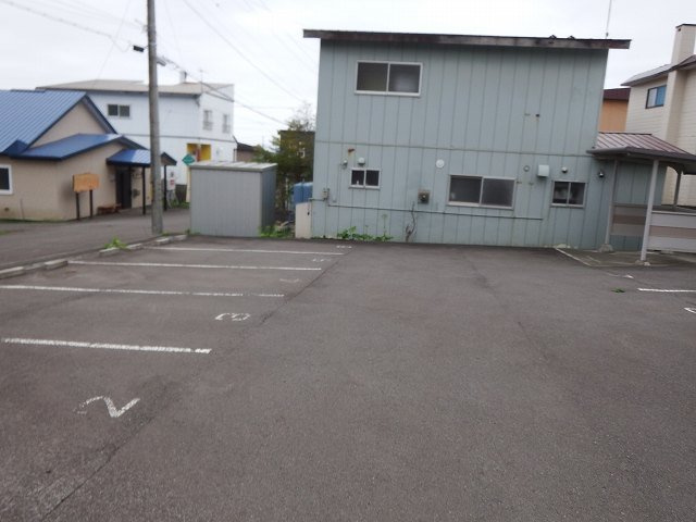 レオパレスプラウの駐車場