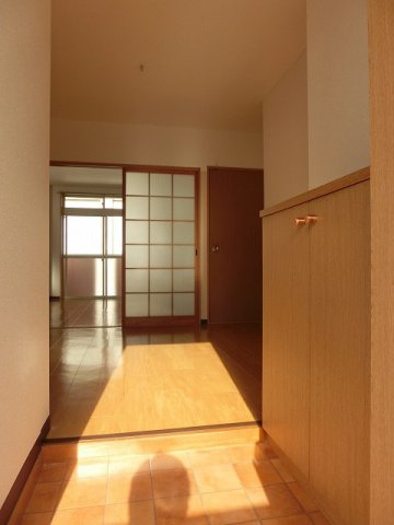 ハイツ山下の玄関