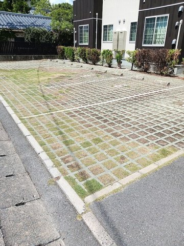 プロムナード　からたちの駐車場