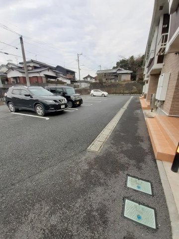メゾン　ド　シャルマンの駐車場