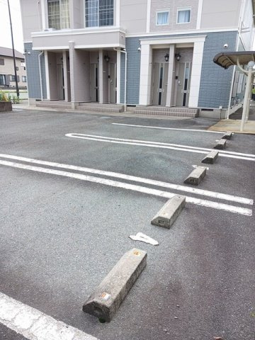 メゾンドアンジュＢの駐車場