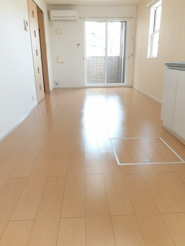 エレガント本町の居間・リビング