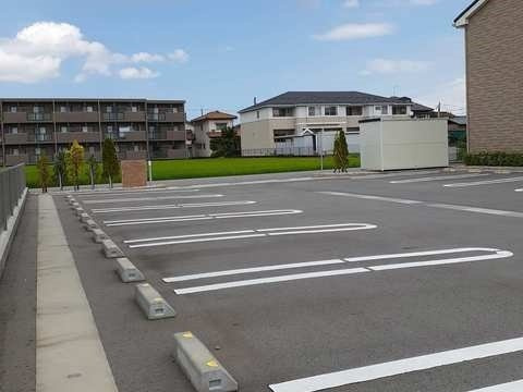 アールスメールⅡの駐車場