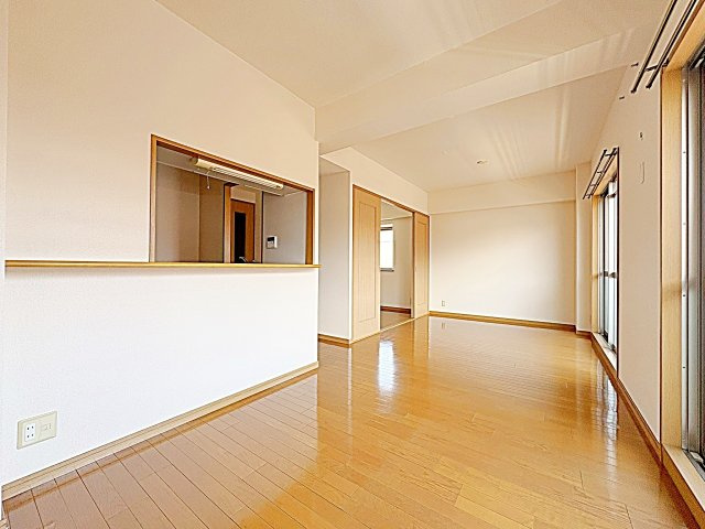 ラトゥール一社の居間・リビング