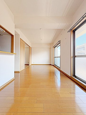 ラトゥール一社の居間・リビング