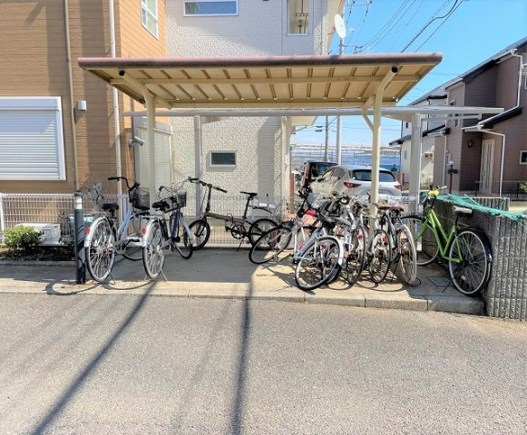 レオパレスイシイのその他|屋根付き駐輪場