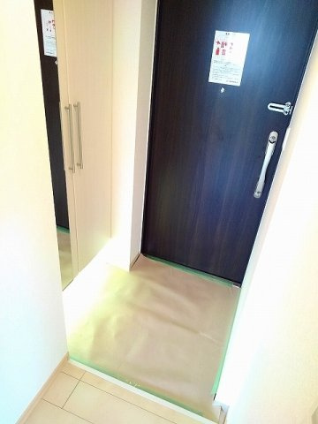 グラス　トレーズⅠの玄関