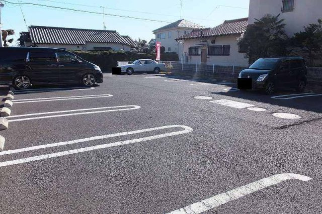 エー・ワン・レジデンスの駐車場