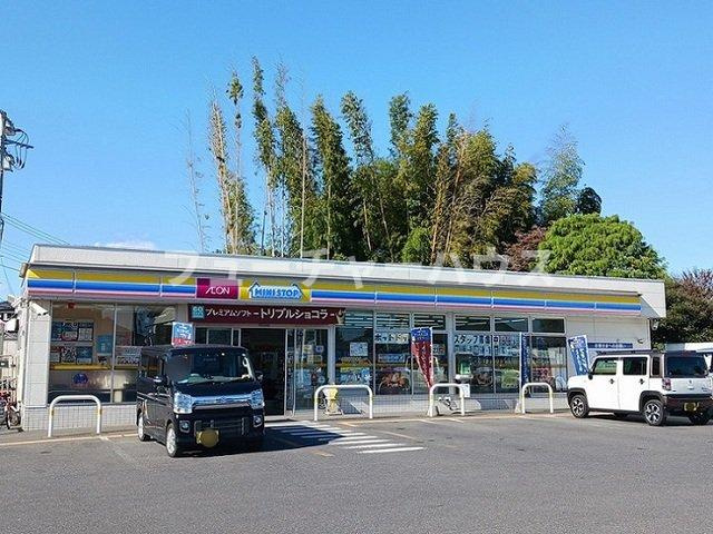 Ｓｔｒａｗ　Ｈａｔ　Ａの周辺|ミニストップ　水戸見川3丁目店まで300m