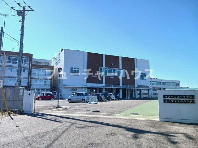 Ｓｔｒａｗ　Ｈａｔ　Ａの周辺|見川中学校まで1000m