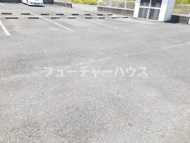 クラインロイヤルＢの駐車場