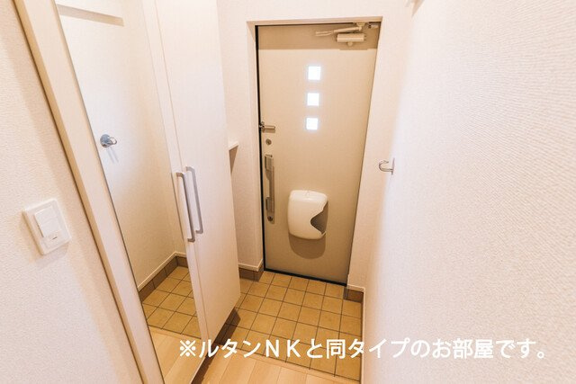 鹿黒アパート　Ｅの玄関