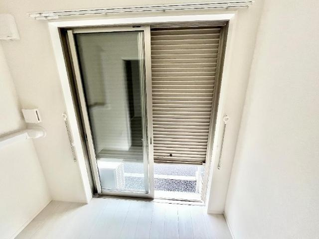 仮）つくばみらい市小絹新築アパートの内装|窓シャッター（イメージ）