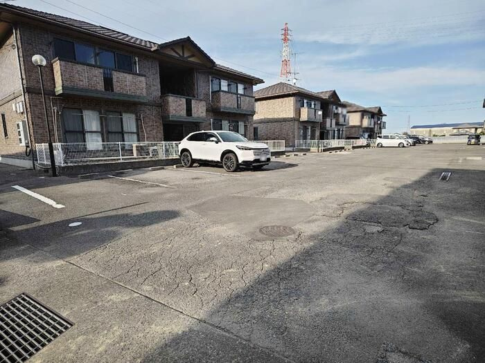 リヴェール・モリ　B棟の駐車場