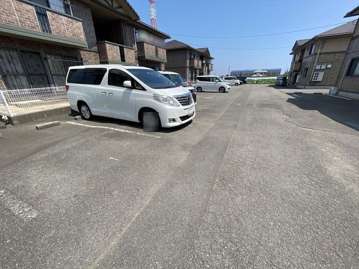 リヴェール・モリ　B棟の駐車場