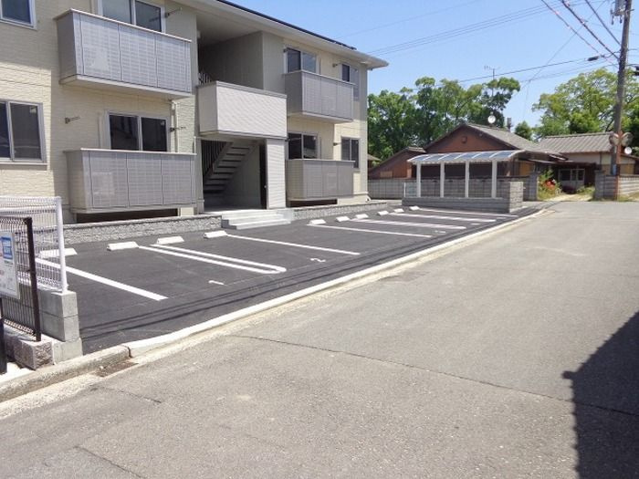 グロワールの駐車場