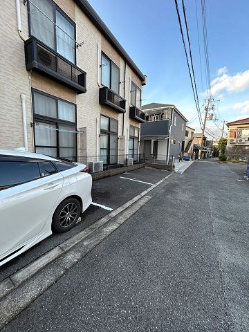 尼崎市道意町２丁目のアパートの駐車場
