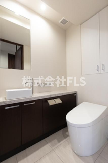 港区南青山４丁目の賃貸マンションのトイレ