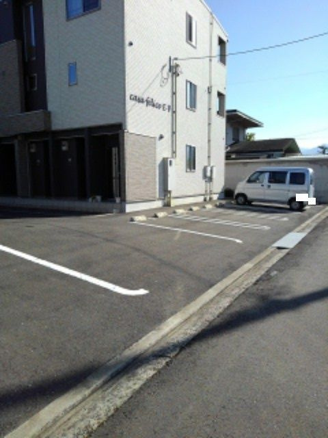 カーサ・フェリーチェ　Ｅ－Ⅴの駐車場