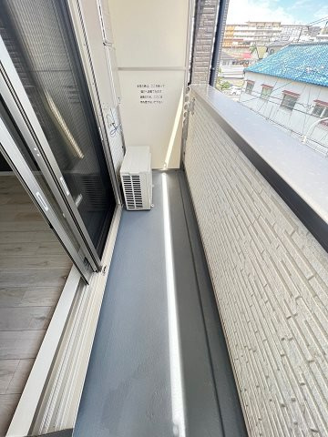 尼崎市道意町２丁目のアパートのバルコニー