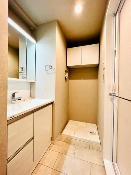 朝日九段マンションの居間・リビング|こちらの居間で趣味の時間をお楽しみください