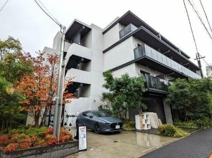 【外観】 | レガリス新宿落合 | 鉄筋コンクリート造のがっちりとした建物。