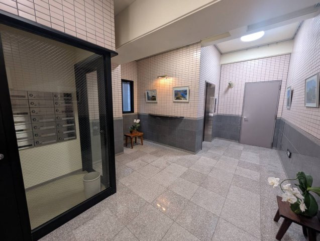 LaurelCourt田町のエントランス