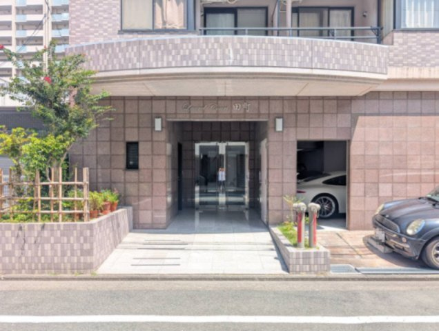 LaurelCourt田町のエントランス