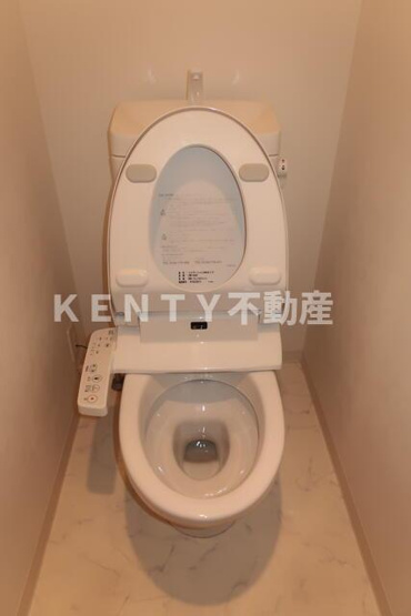 【トイレ】 | Ｂ　ＣＩＴＹ　ＡＰＡＲＴＭＥＮＴ　ＴＯＫＹＯ　ＳＯＵＴＨ | ゆったりとした空間のトイレです