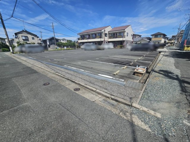 フロンティアの駐車場