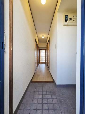 十王マンションの玄関