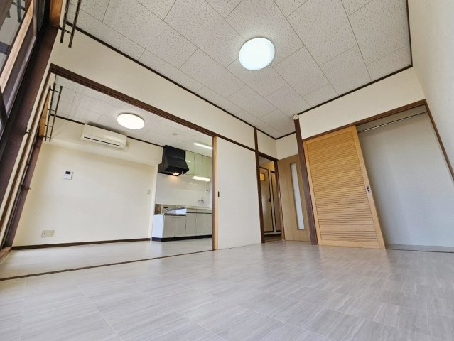 十王マンションの洋室