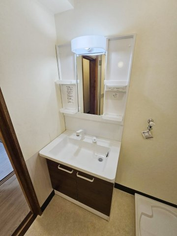 十王マンションの独立洗面台