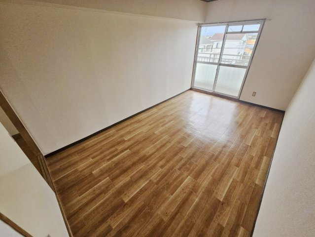 コーポリバティEの洋室