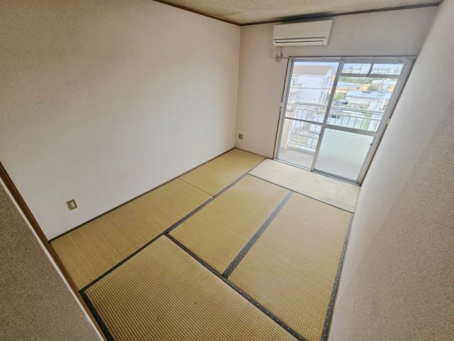 コーポリバティEの和室