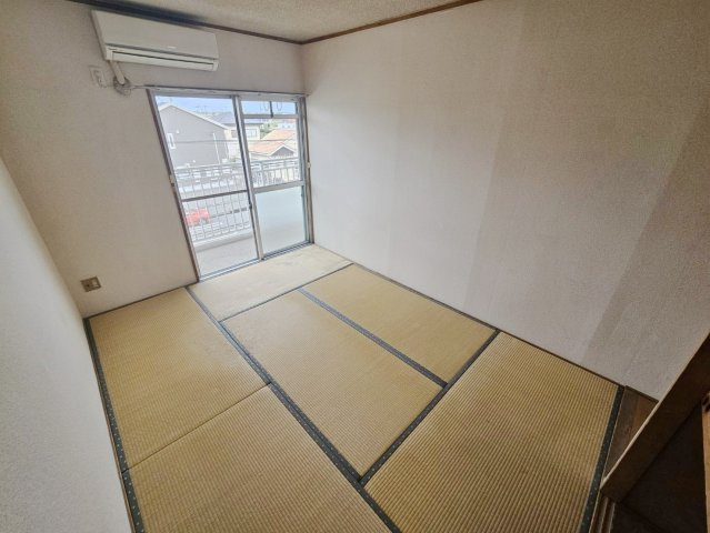 コーポリバティEの和室