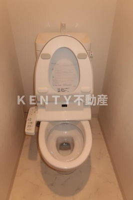 【トイレ】 | Ｂ　ＣＩＴＹ　ＡＰＡＲＴＭＥＮＴ　ＴＯＫＹＯ　ＳＯＵＴＨ | ゆったりとした空間のトイレです