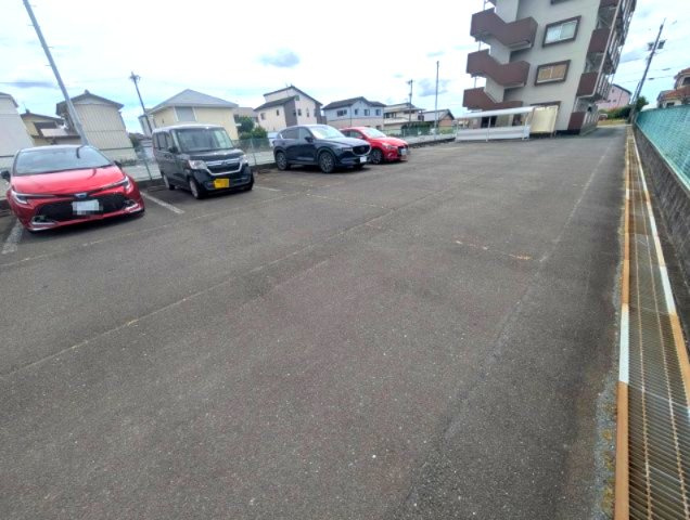 アネックス根洗の駐車場