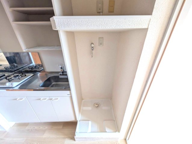 アネックス根洗のその他|洗濯置き場の上に物を置けます。コンセン有り