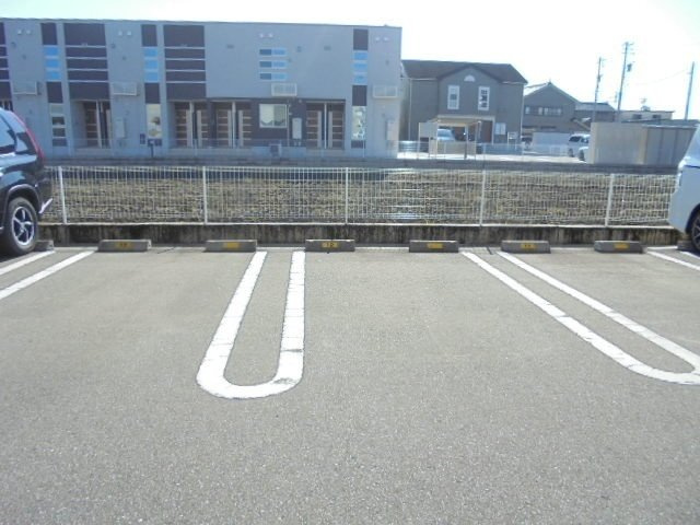 リラリード　Ｂの駐車場