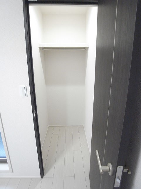 尼崎市武庫之荘本町３丁目のアパートの収納