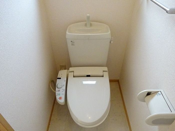 メゾングレース　Ｆのトイレ|落ち着いた色調のトイレです