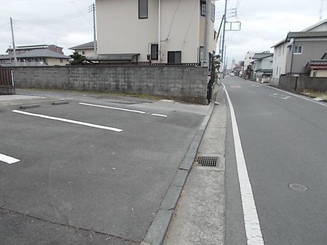 メゾン・ド・ニコルの駐車場|駐車場に車を止められます