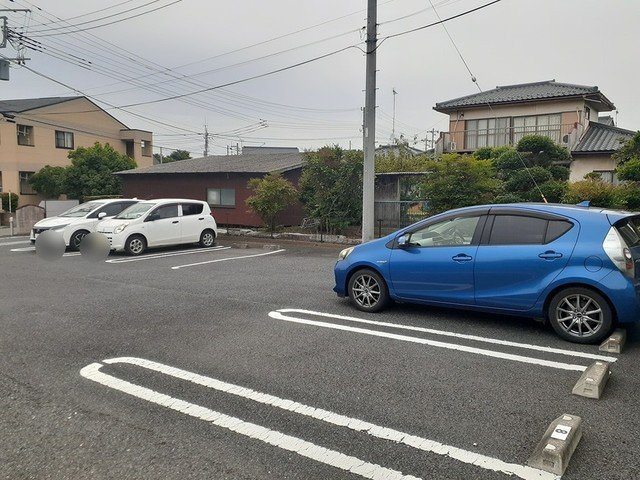 グランツの駐車場|車をお持ちの方に嬉しい駐車場付きの物件です